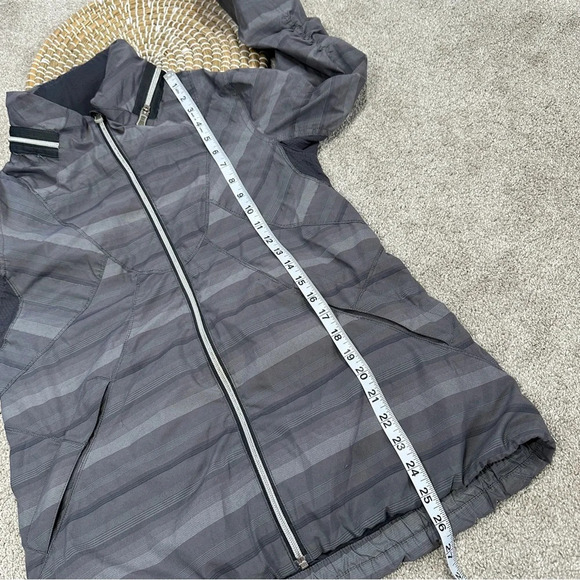 Lululemon Run Hustle Jacket In Multi Poncho Stripe Black/Grey Rare Running 8 - Picture 13 of 16
